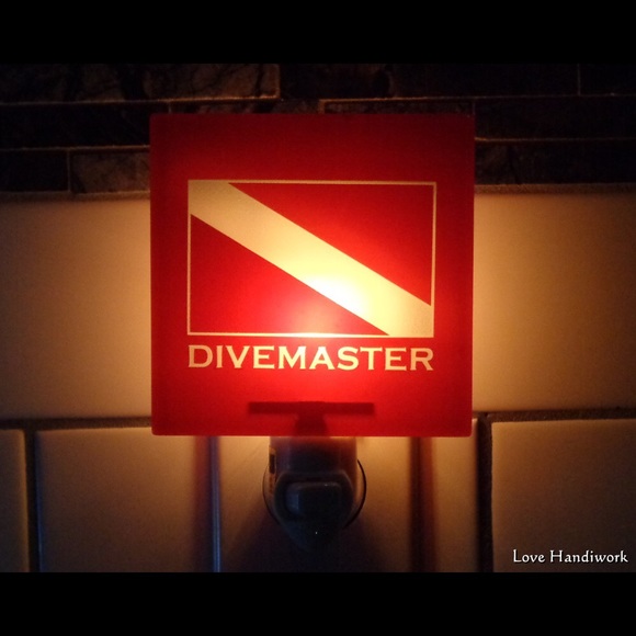 NEW DIVEMASTER Dive Flag Etched Glass Tile Nightlight - Picture 3 of 4